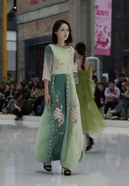 服裝與服飾設(shè)計(jì)專業(yè)2024屆畢業(yè)作品發(fā)布會(huì)圓滿落幕